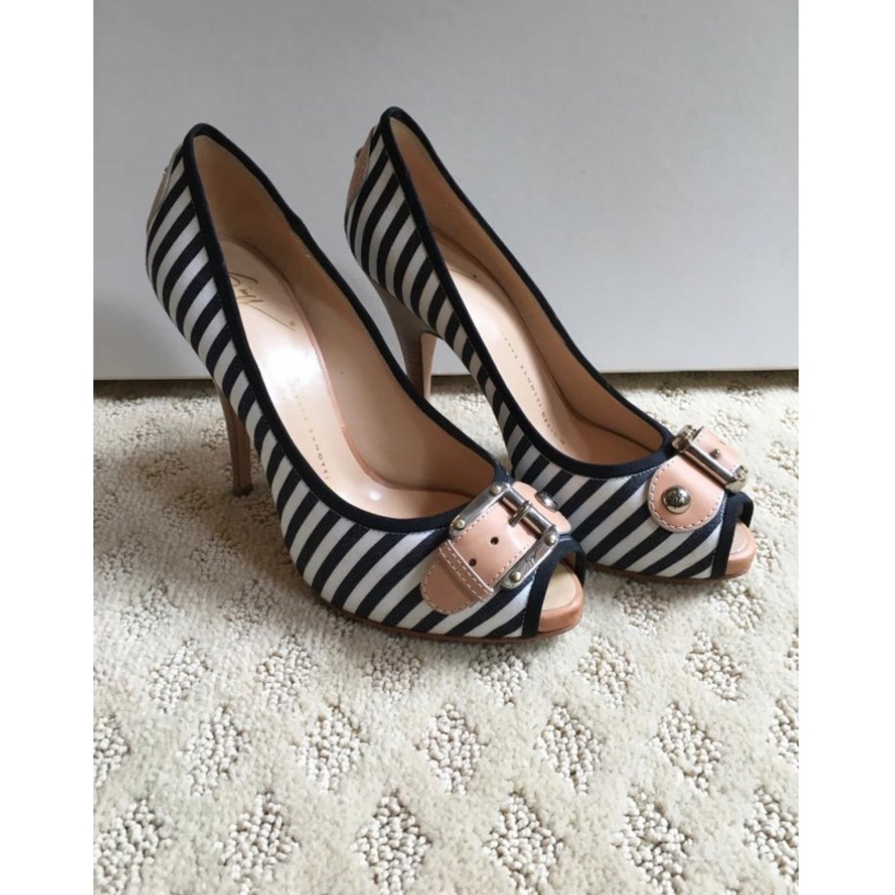 Giuseppe Zanotti 'Buckle-Embelished' Striped Pump